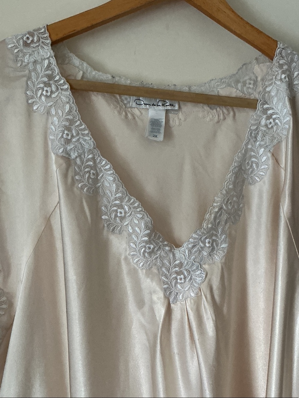 OSCAR DE LA RENTA Ivory Lace-Trim Satin Nightgown